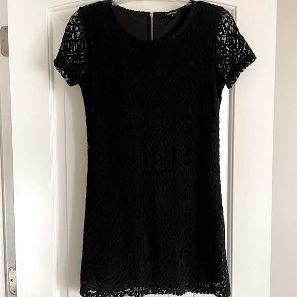 Floral Lace Shift Dress - Picture 1 of 3